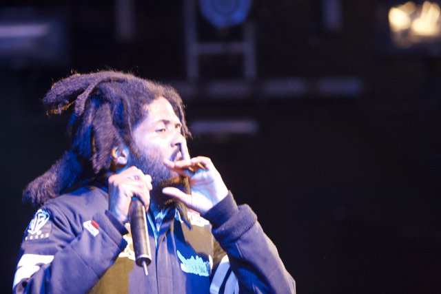Murs wows crowd with solo performance at Coachella 2008