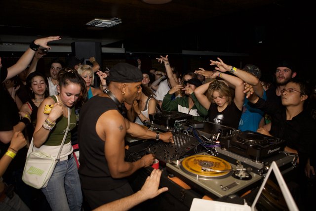 Jay-Z energizes the nightclub