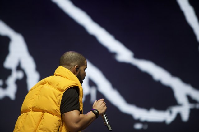 Drake delivers electrifying solo performance at O2 arena