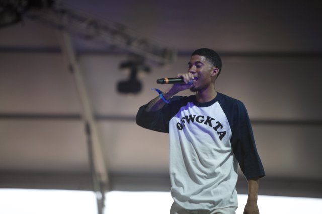 Hodgy steals the show with his microphone skills at Coachella