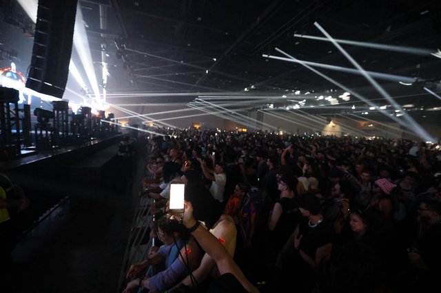 Massive Crowd Engulfed in Light at Wobbleland 2026