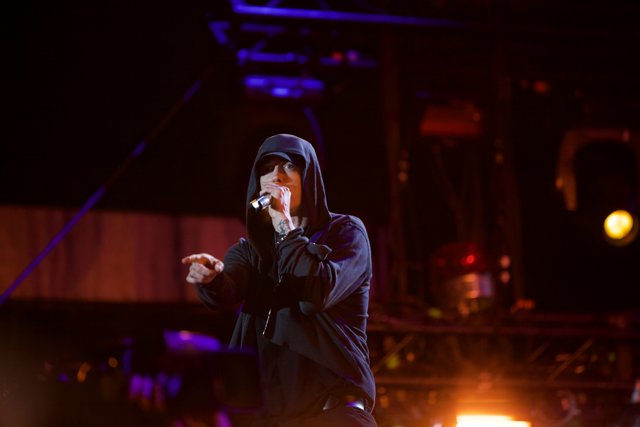 Eminem Takes Over the 2012 VMA Awards