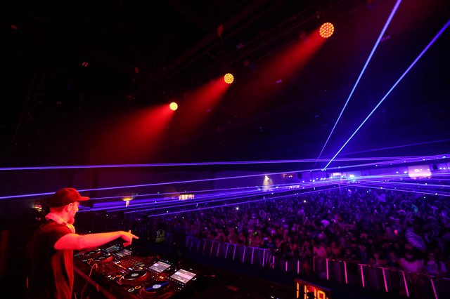 DJ Ignites Massive Crowd at Wobbleland 2026