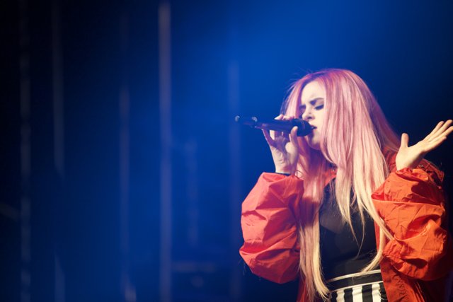 Pink-haired Woman Owns the Stage with Her Voice