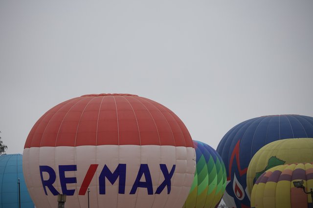 RE/MAX Hot Air Balloon Rises at Sonoma Classic