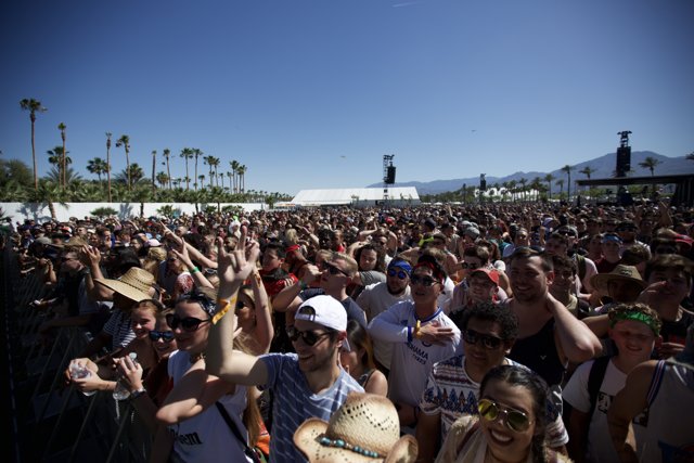 Coachella 2017: A Sea of Sunglasses and Hats