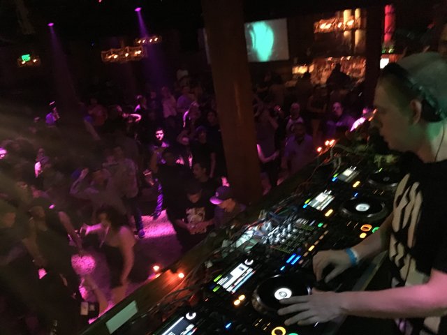 Club Jammin' with DJ Black Shirt