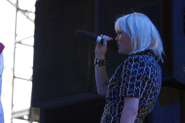 Blonde Bombshell Belting Out Tunes at Coachella