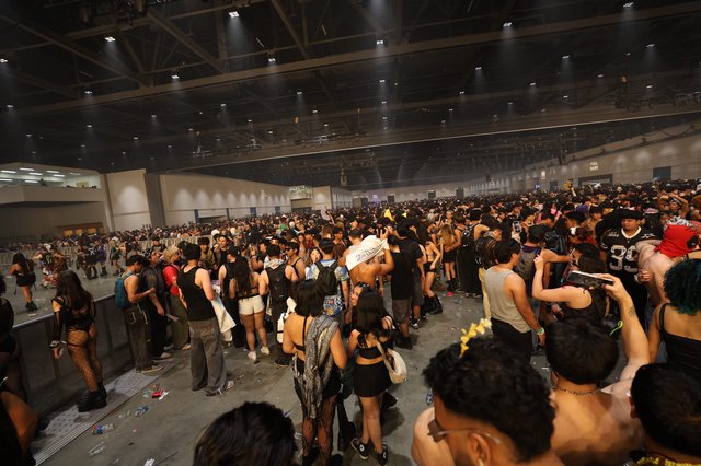Massive Indoor Crowd Packs Wobbleland 2026 Festival