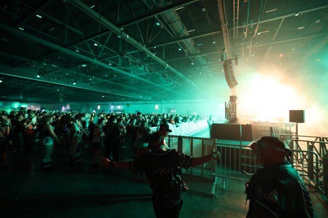 Green-Bathed Crowd Surges at Wobbleland 2026