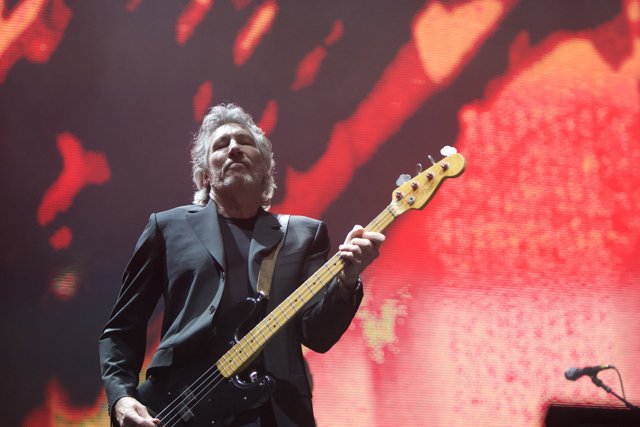 Roger Waters Shreds the Stage with his Bass at Coachella 2008