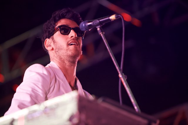 Sunglasses and Sound: Keyboard Performance at Coachella 2011