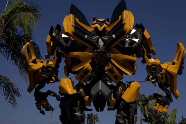 The Giant Robot and the Palms