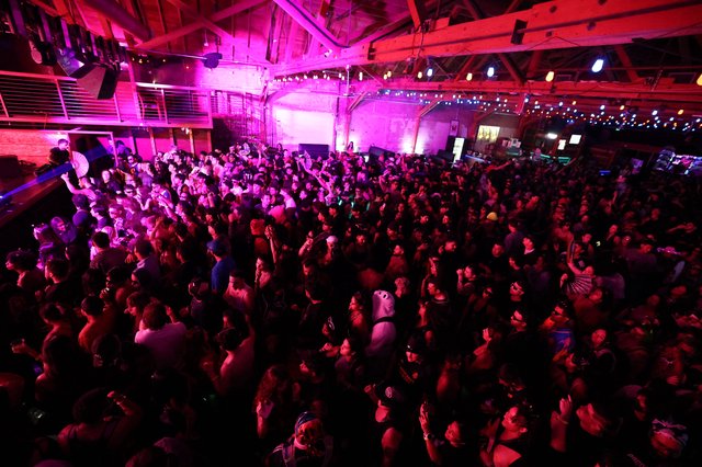Massive Indoor Crowd Pulsates at Wobbleland 2026