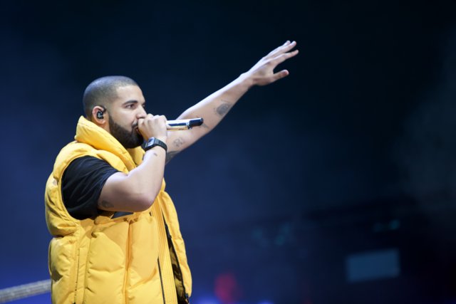 Drake's Electrifying Solo Performance at O2 Arena in London