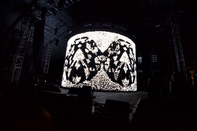 Illuminated Stage Screen
