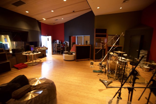 Inside the 2013/fm Recording Studio
