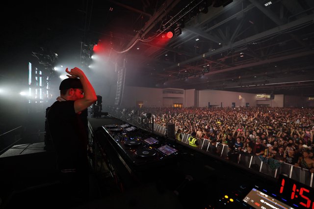 DJ Commands Massive Indoor Festival Crowd at Wobbleland