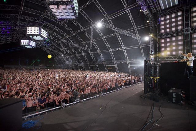 Coachella Crowd Rocks Out Under the Lights