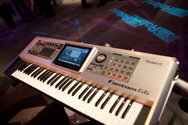 Roland Fender Guitar Synthesizer Takes Center Stage