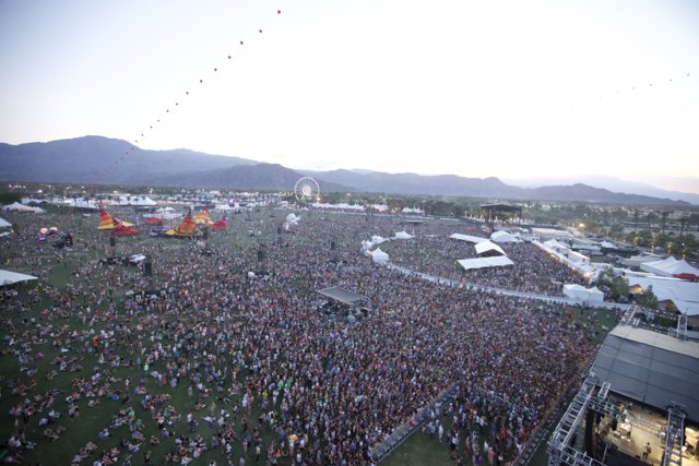 Coachella 2013: Massive Crowd Takes Over the Concert Arena