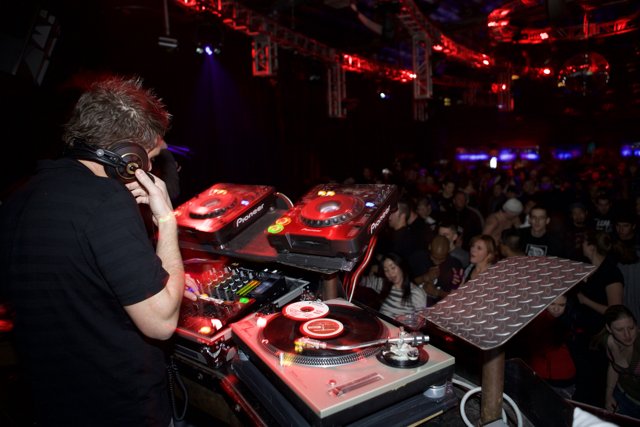 Live DJ Performance at 2007/funktion Nightclub