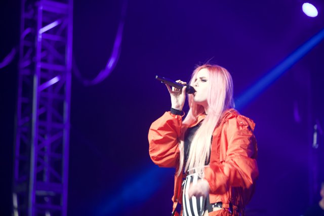 Pink-haired Soloist Takes Coachella by Storm