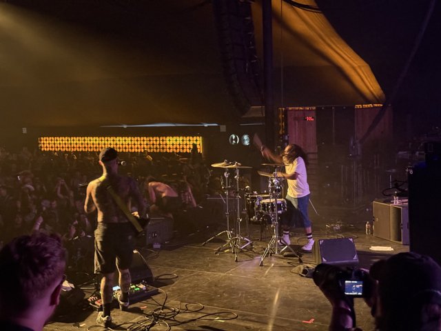 Electrifying Beats Under the Desert Stars