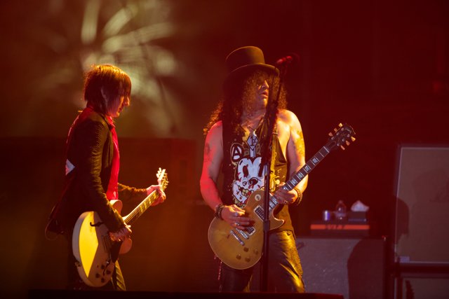 Slash and Jimmy Page Rock the Stage