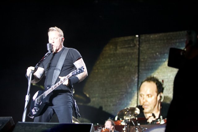 Metallica Rocks Paris with The Black Album
