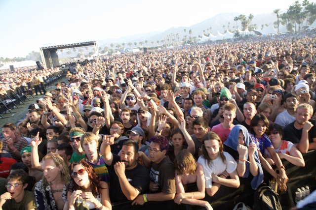 Coachella 2007: Massive Crowd at Outdoor Music Festival