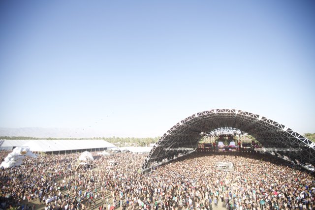 Coachella 2014: The Sky's the Limit for This Festival Crowd