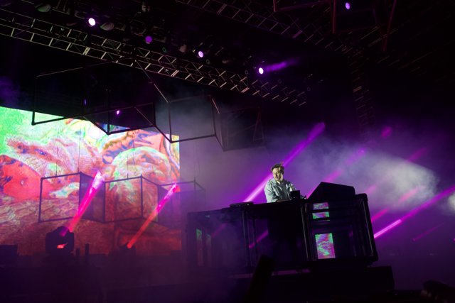 Flume Lights Up the Stage
