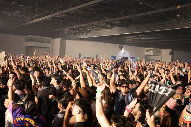 Massive Indoor EDM Crowd Erupts at Wobbleland 2026
