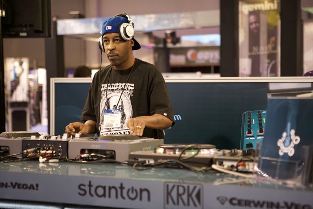 DJ Roc Raida Spinning at the 2008 NAMM Show