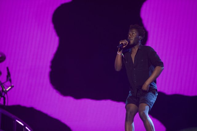 Kwabs Takes Center Stage