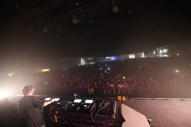 DJ Commands Massive Crowd at Wobbleland Festival 2026