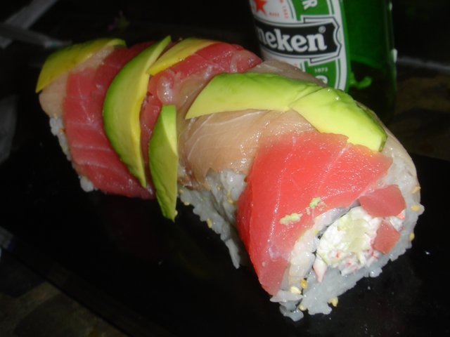 Avocado and Tuna Sushi Roll