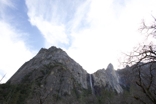 Yosemite's Majestic Mountainscape