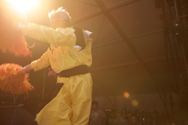 Dancing in Yellow: A Vibrant Coachella Performance
