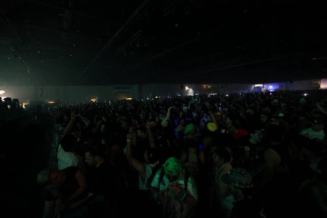 Massive Indoor Crowd Surges at Wobbleland 2026