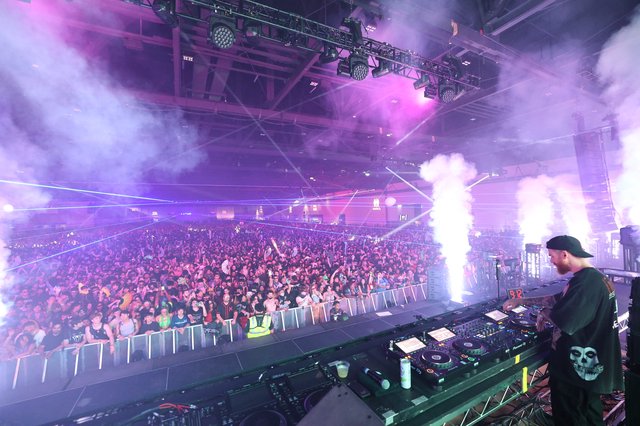 DJ Ignites Massive Crowd at Wobbleland 2026