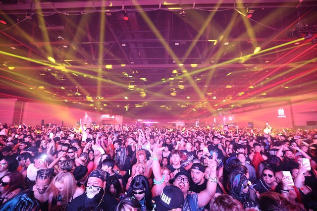 Massive Crowd Surges at Wobbleland 2026 EDM Festival