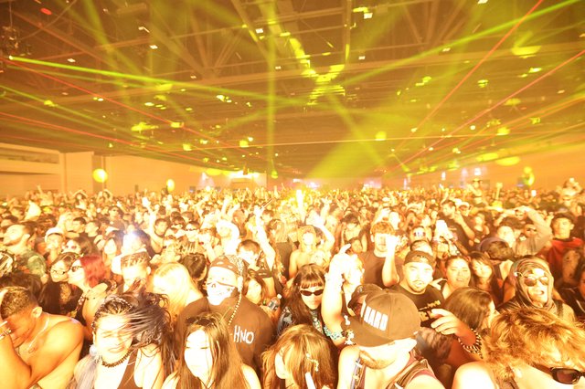 Massive Crowd Engulfed in Laser Light at Wobbleland