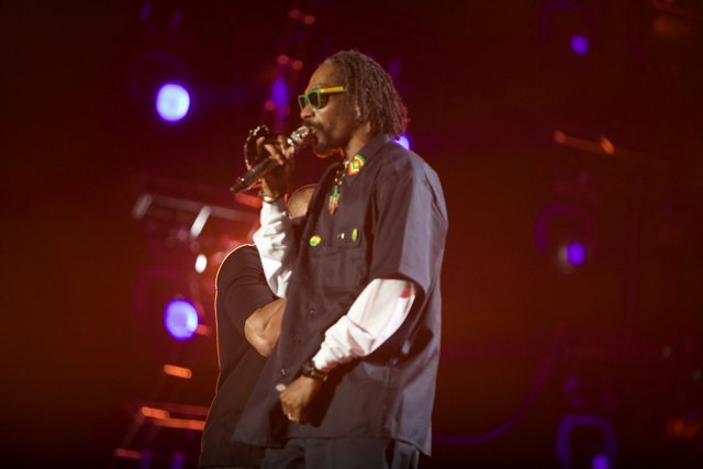 Snoop Dogg Rocks the Grammy Stage