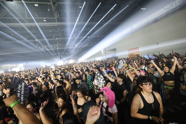 Massive Indoor Crowd Surges at Wobbleland 2026