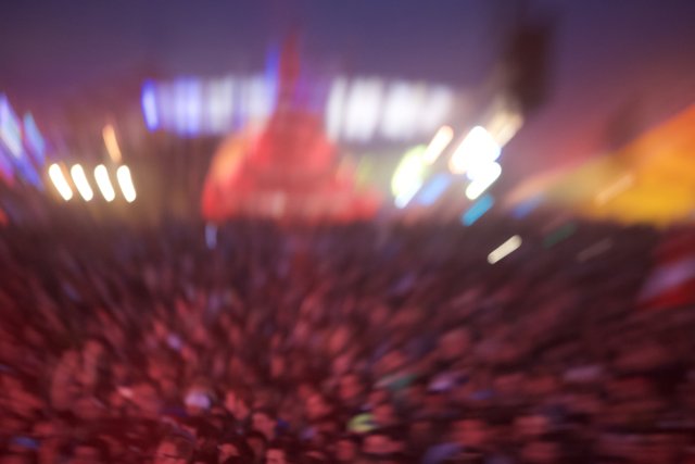 Blurred Illumination of Concert Crowds
