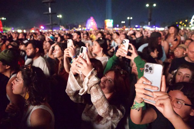 Capturing the Moment: Audience Engagement at Coachella 2024