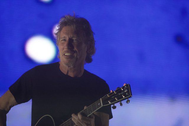 Roger Waters' Acoustic Performance