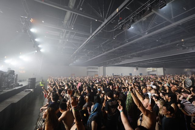 Massive Crowd Surges at Wobbleland 2026 Festival